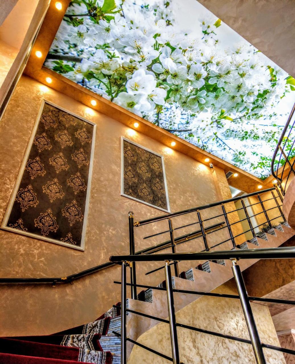 Georgia Hotel Jerevan Buitenkant foto
